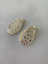Load image into Gallery viewer, Ynés Spotted Gold Earrings