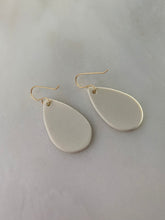 Load image into Gallery viewer, Ynés Spotted Gold Earrings