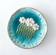 Load image into Gallery viewer, Porcelain Daisy Hair Comb