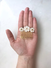 Load image into Gallery viewer, Porcelain Daisy Hair Comb