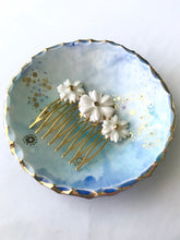 Load image into Gallery viewer, Porcelain Daisy Hair Comb