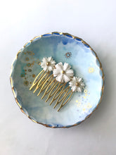 Load image into Gallery viewer, Porcelain Daisy Hair Comb