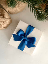 Load image into Gallery viewer, Blue Floral Ceramic Dish Set