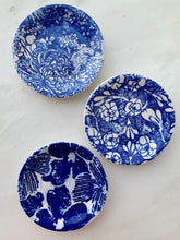 Load image into Gallery viewer, Blue Floral Ceramic Dish Set
