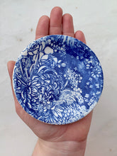 Load image into Gallery viewer, Blue Floral Ceramic Dish Set