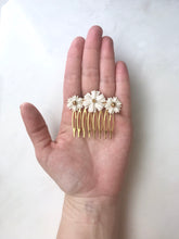 Load image into Gallery viewer, Porcelain Daisy Hair Comb
