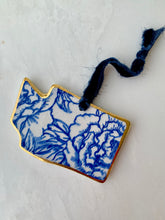 Load image into Gallery viewer, Washington State Ceramic Ornament

